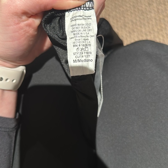 Shiny black halter crop top - Picture 4 of 4